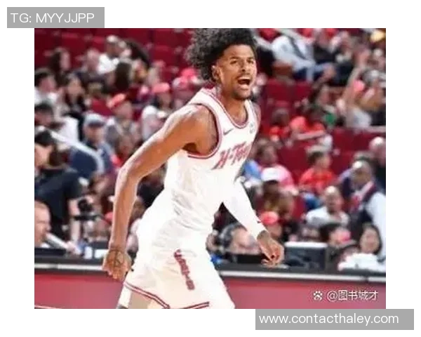 杰伦格林表现出色17投8中三分球命中率提升助力球队斩获25分5篮板3助攻